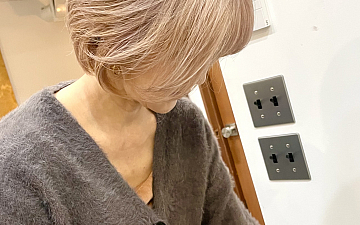 ほんのりピンクベージュで透明感カラー