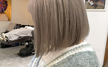 ケアブリーチでツヤ髪ハイトーン♪